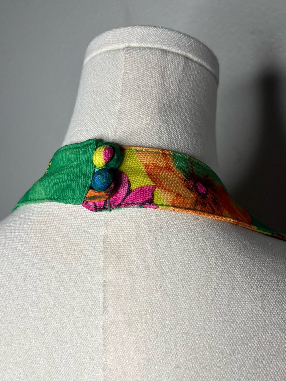 90s Vintage XOXO Multicolor Check Large Floral Print Halter Fitted Mini Dress - Picture 6 of 9
